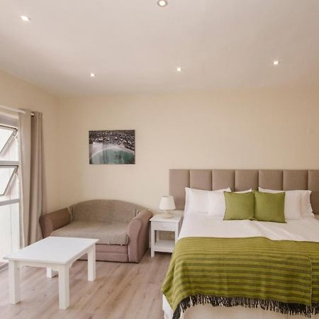 Small Bay Guest House Bloubergstrand Εξωτερικό φωτογραφία