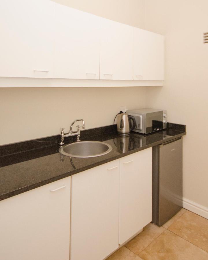 Small Bay Guest House Bloubergstrand Εξωτερικό φωτογραφία