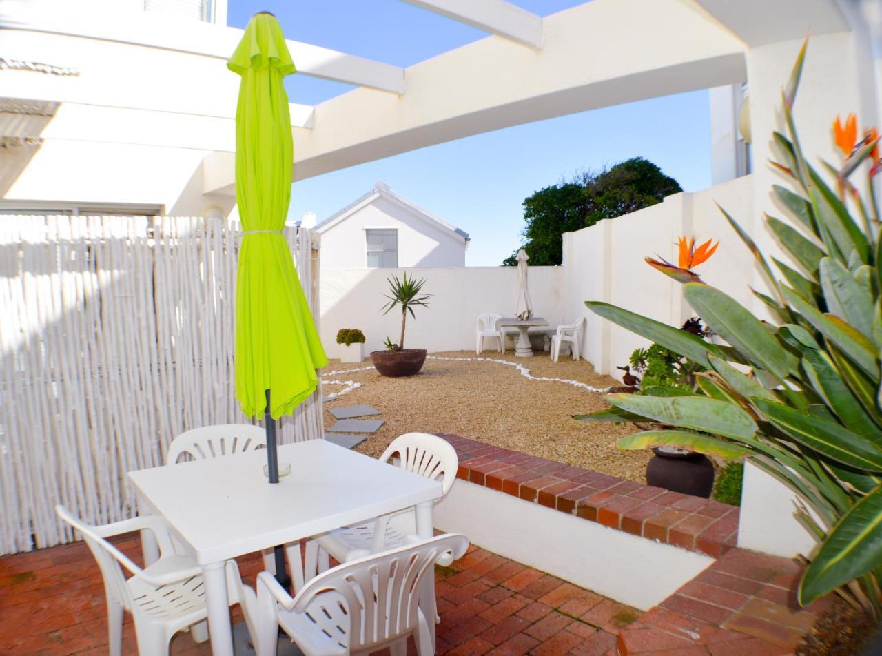 Small Bay Guest House Bloubergstrand Εξωτερικό φωτογραφία
